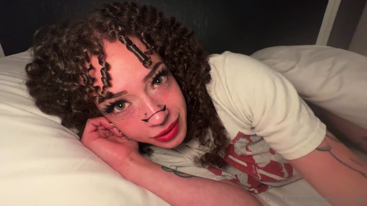 QUEEN LIVELY